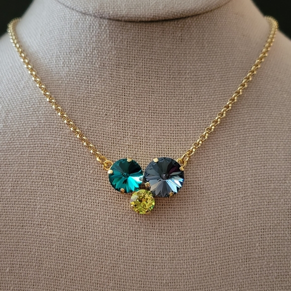 Austrian and Preciosa Crystal Necklace in Yellow Gold - Picture 2 of 9